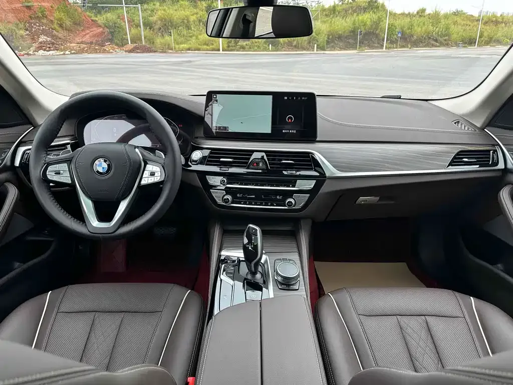 BMW 5 Series — фото 7