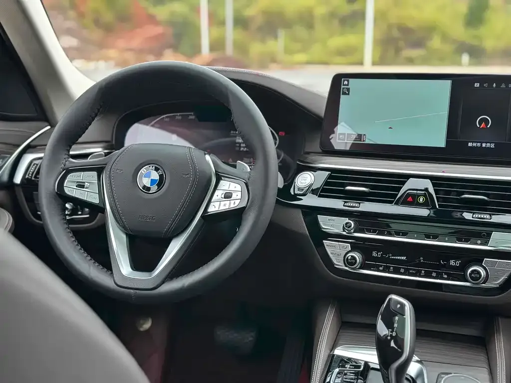 BMW 5 Series — фото 9