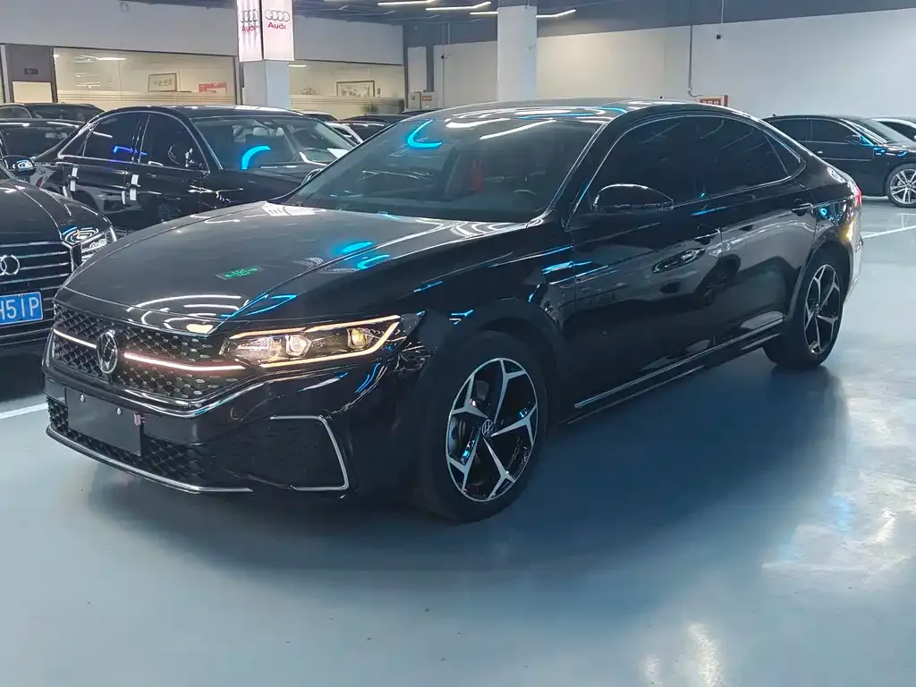 Volkswagen Passat 2023 из CN, фото 1