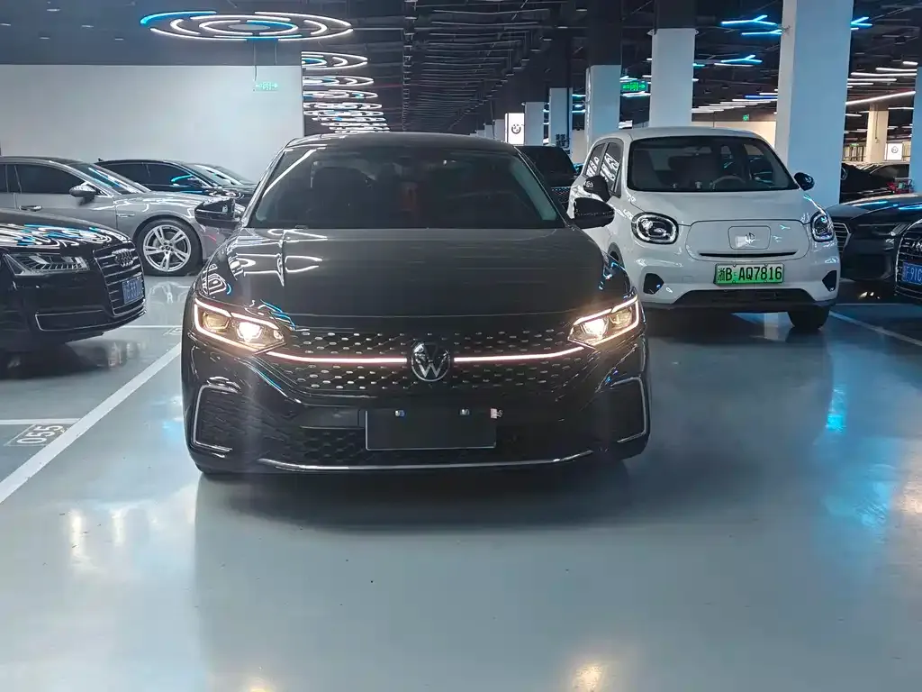 Volkswagen Passat 2023 из CN, фото 2