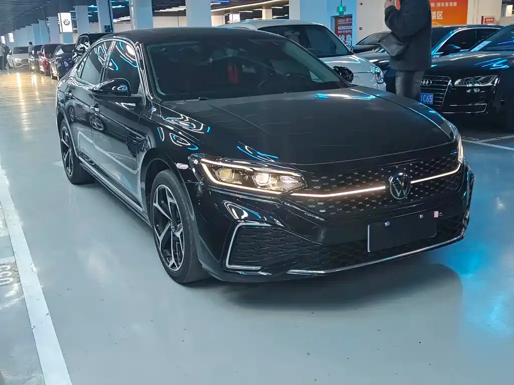 Volkswagen Passat 2023 из CN, фото 3
