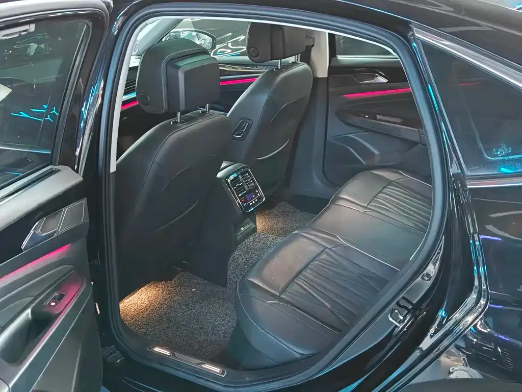 Volkswagen Passat 2023 из CN, фото 6