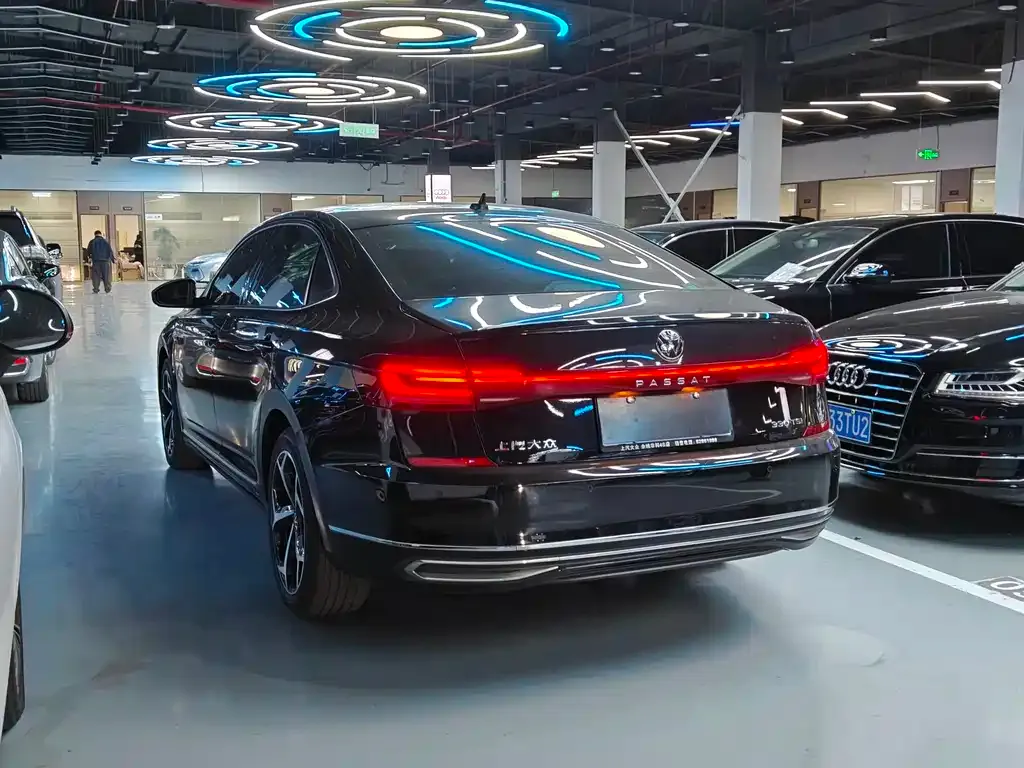 Volkswagen Passat 2023 из CN, фото 9