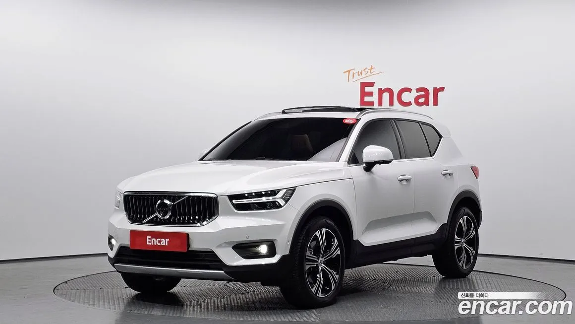 Volvo XC40 — фото 1