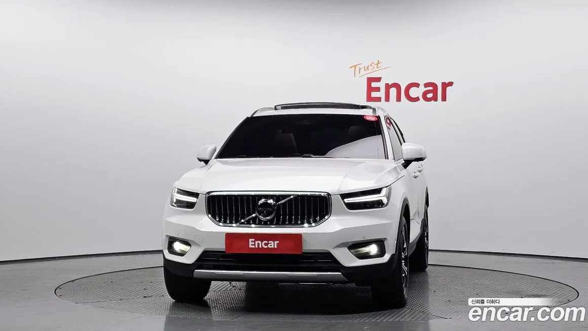 Volvo XC40 — фото 3