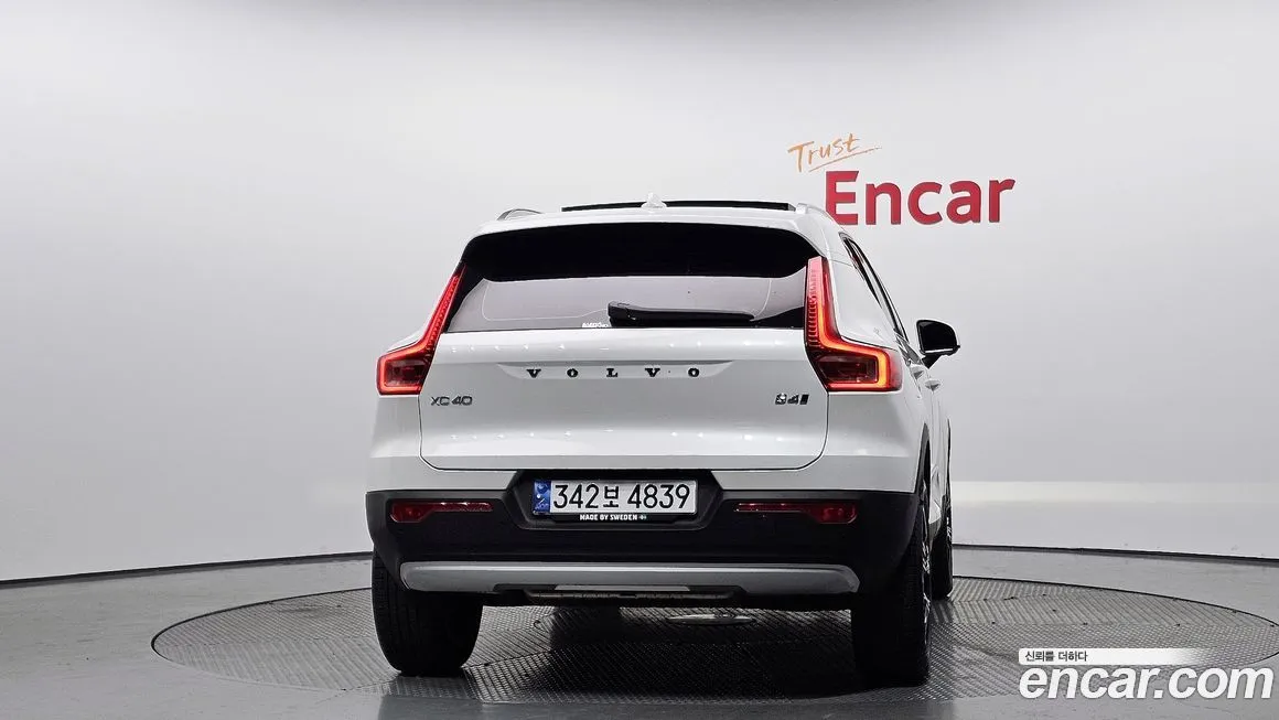 Volvo XC40 — фото 4