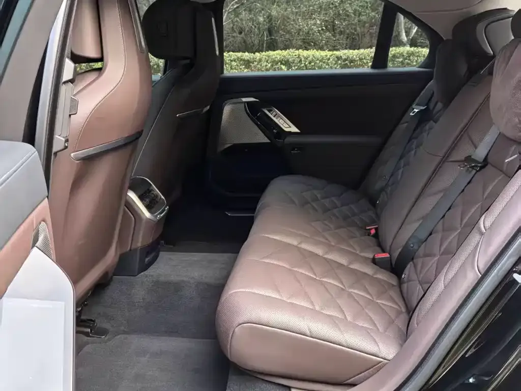 BMW 7 Series 2024 из CN, фото 6