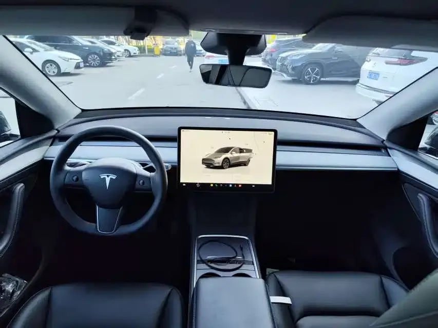 Tesla Model Y — фото 6