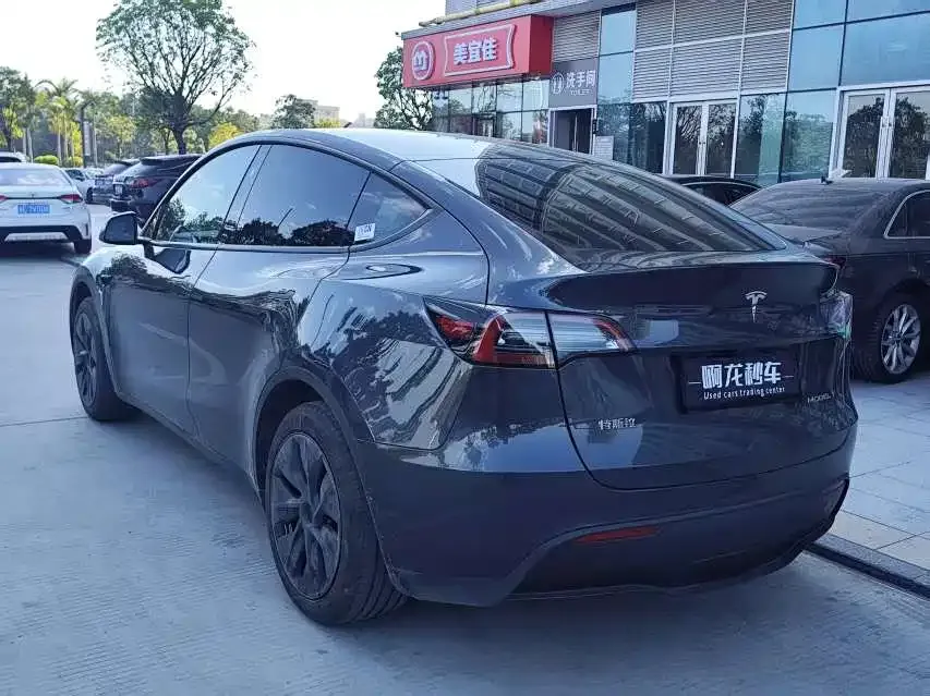 Tesla Model Y — фото 8
