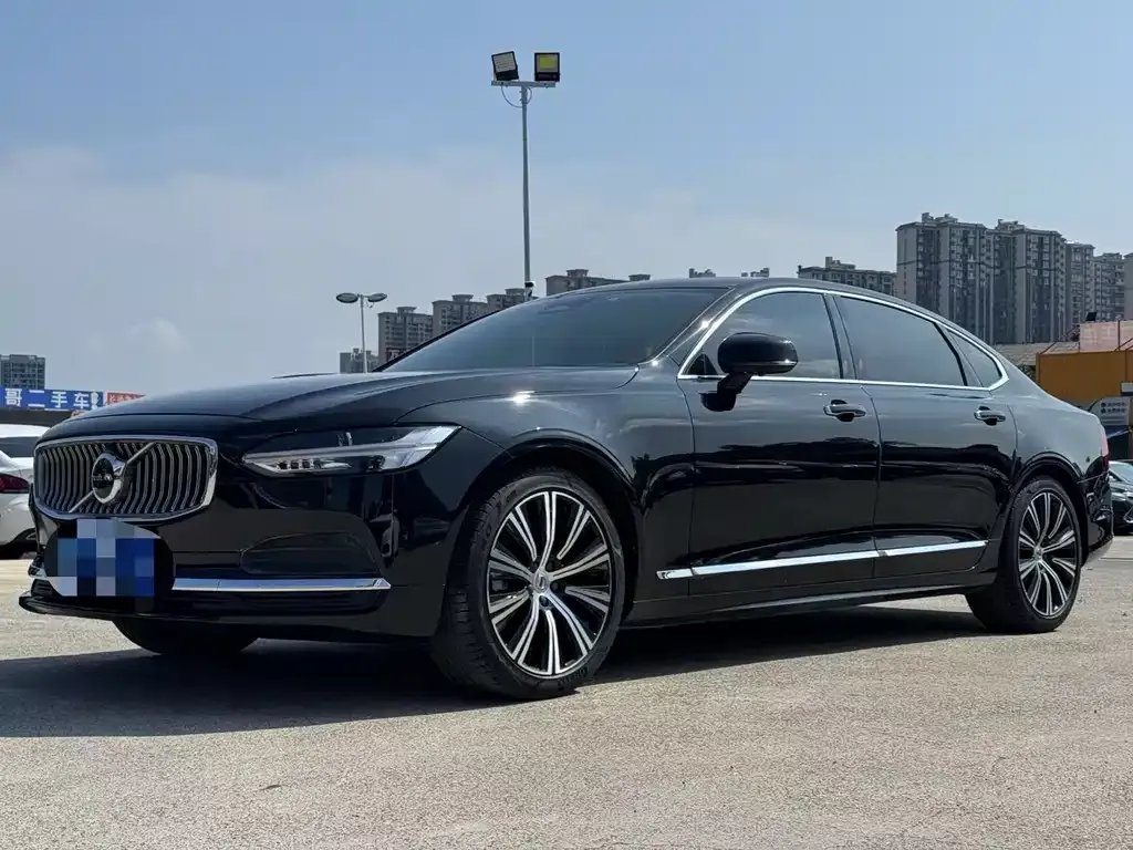 Volvo S90 — фото 1