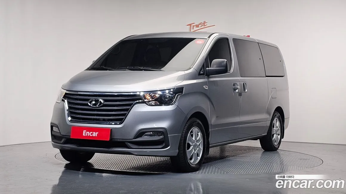 Hyundai Starex — фото 1
