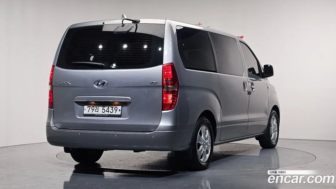 Hyundai Starex — фото 2