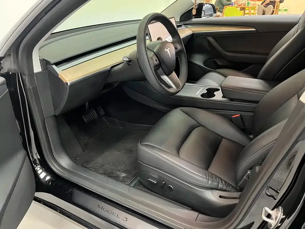 Tesla Model 3 — фото 4