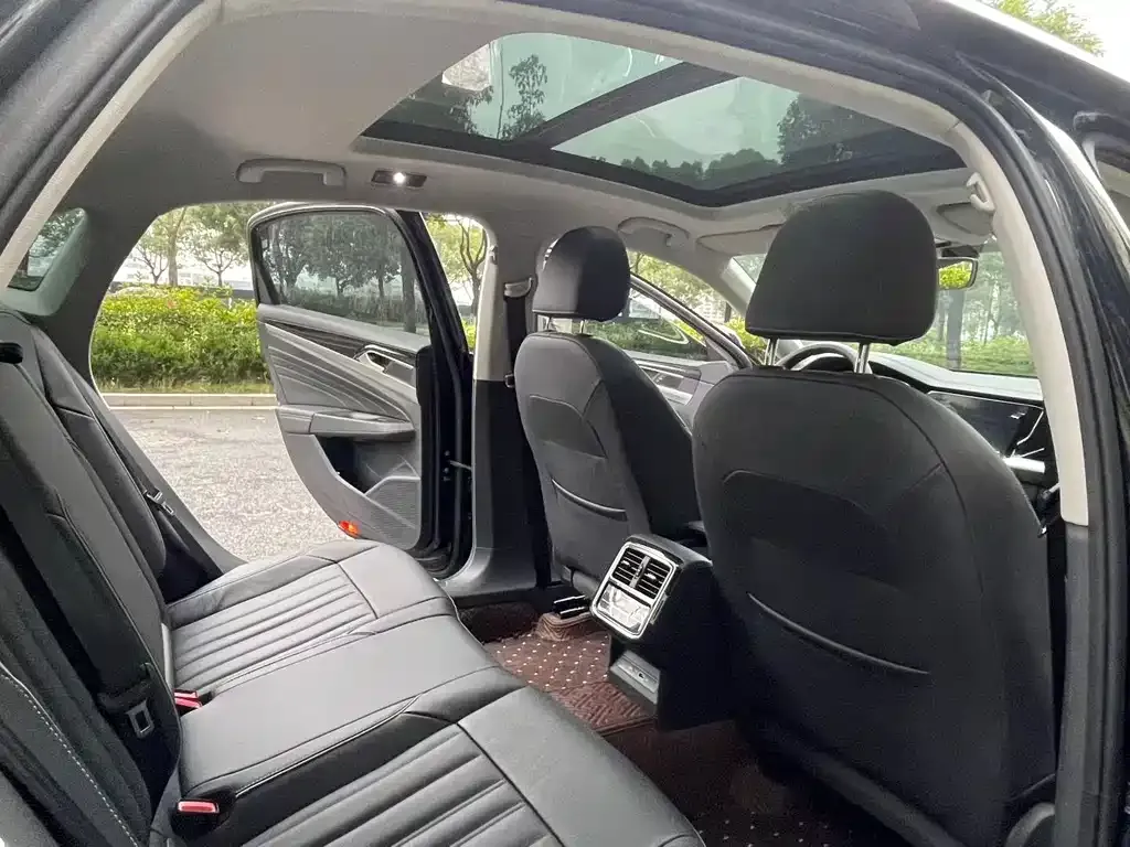 Volkswagen Passat — фото 8