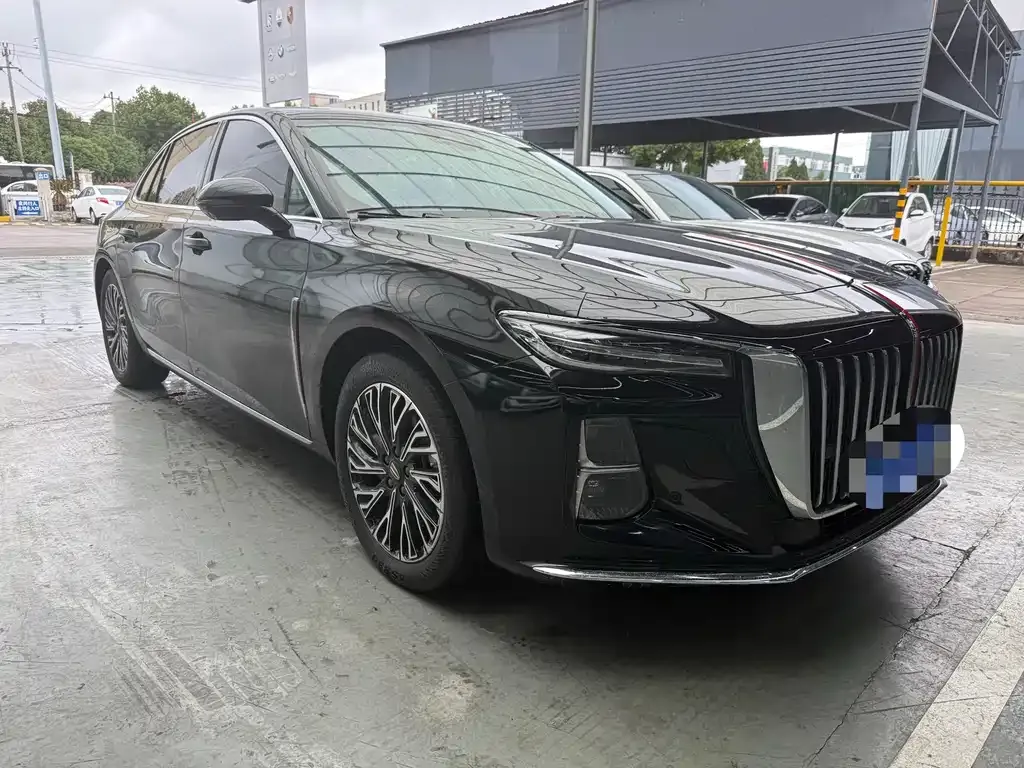 Hongqi H5 — фото 1