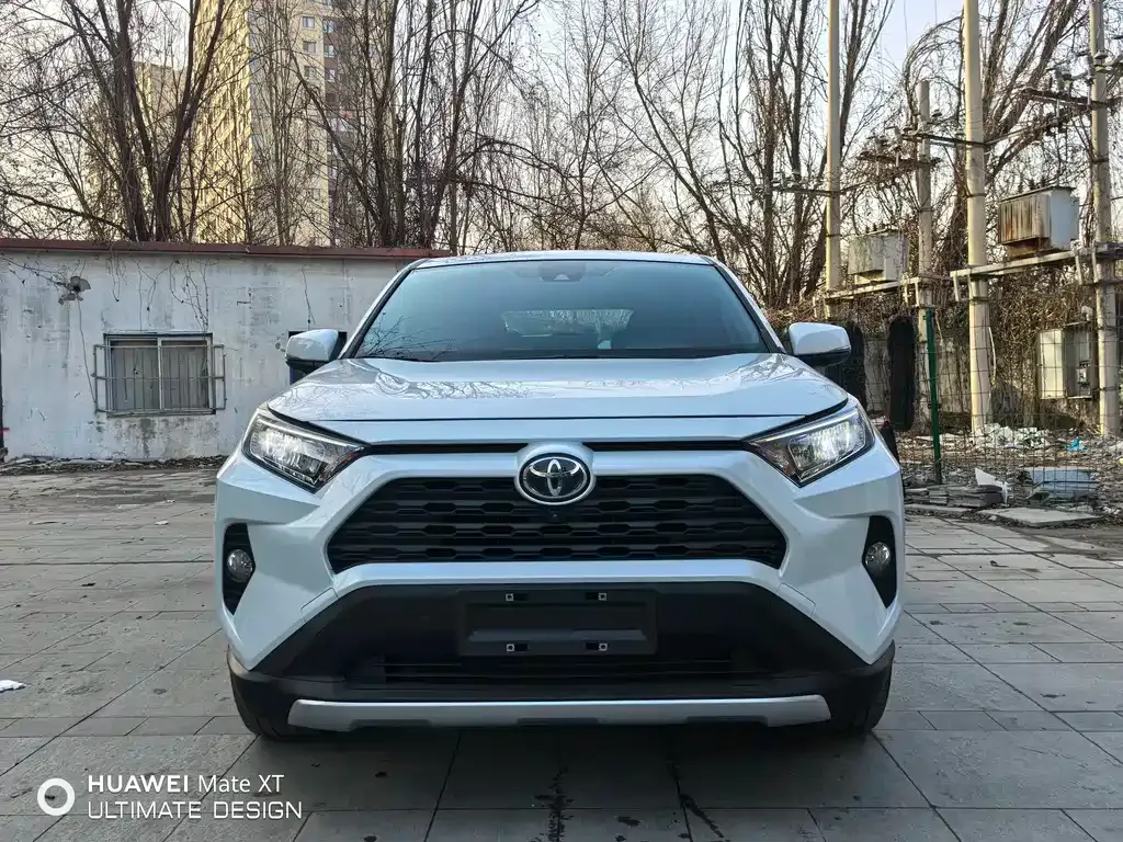 Toyota RAV4 2023 из CN, фото 2