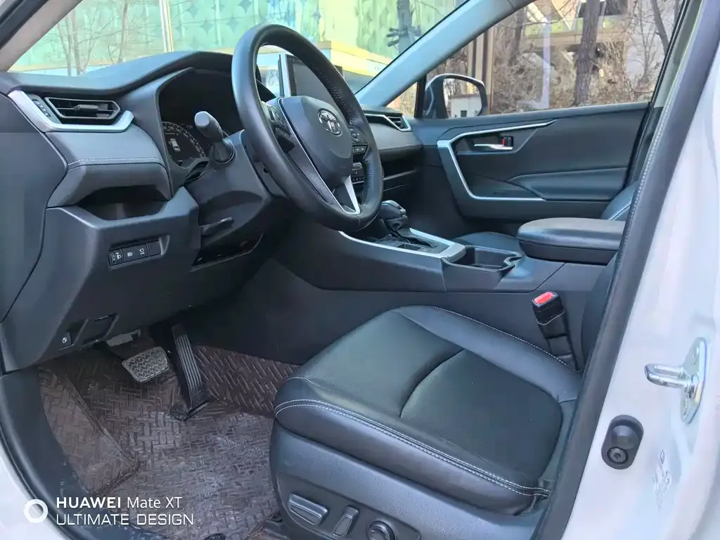 Toyota RAV4 2023 из CN, фото 4