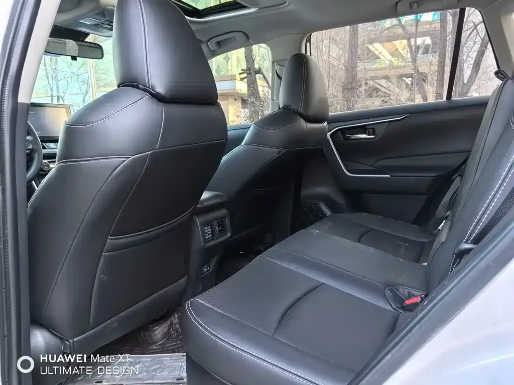 Toyota RAV4 2023 из CN, фото 5