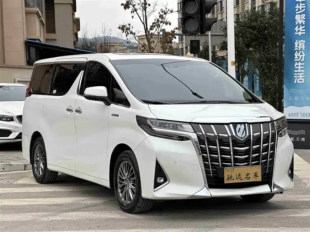Toyota Alphard — фото 2