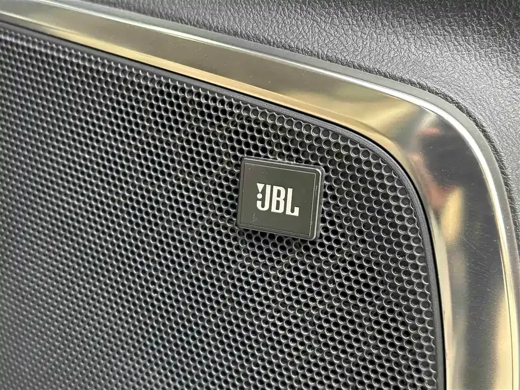 Toyota Alphard — фото 7