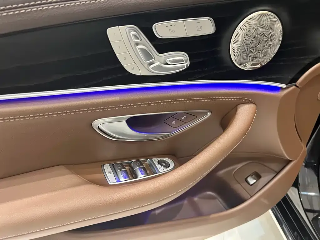 Mercedes-Benz E-Class — фото 10