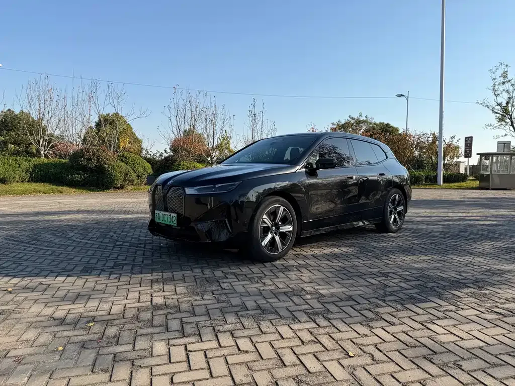 BMW iX