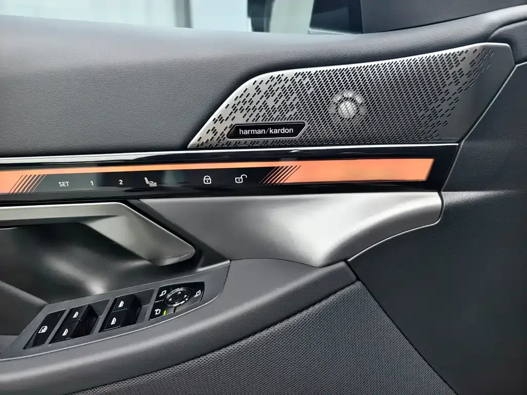 BMW 5 Series — фото 10