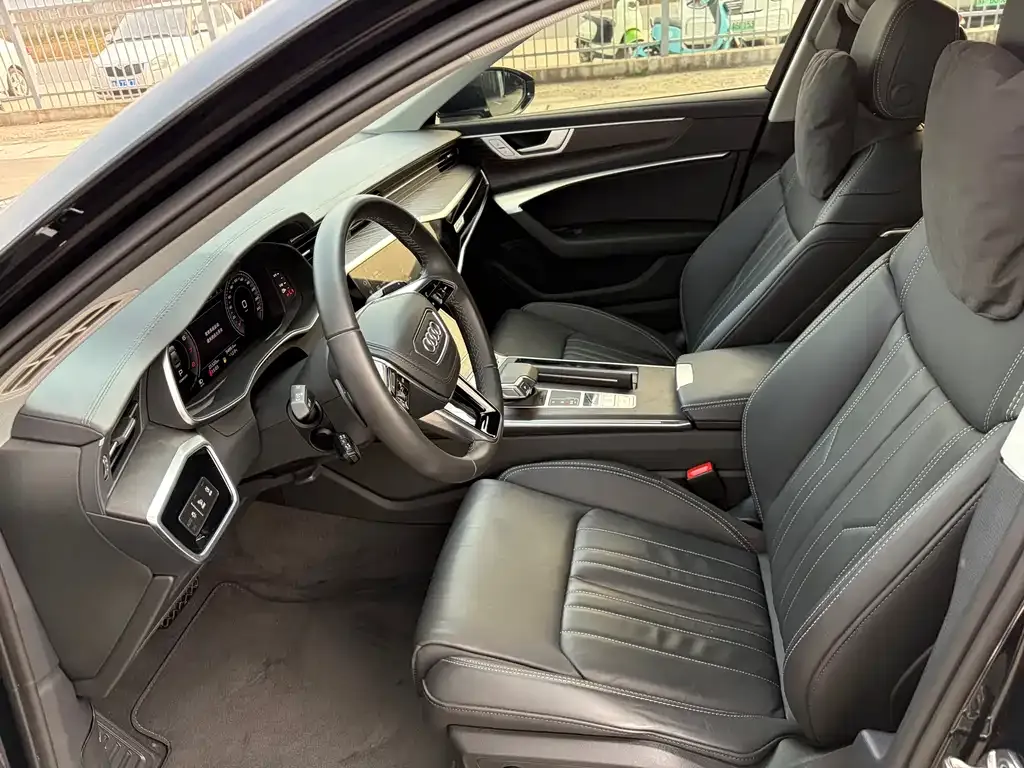 Audi A6L 2023 из CN, фото 2