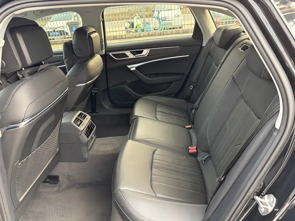 Audi A6L 2023 из CN, фото 3
