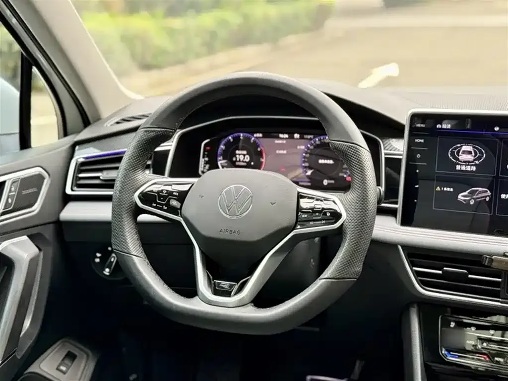 Volkswagen Tiguan L — фото 3