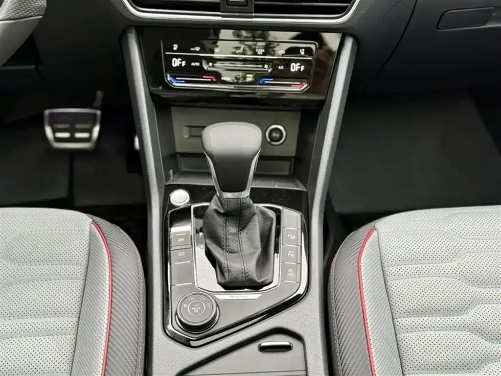 Volkswagen Tiguan L — фото 7