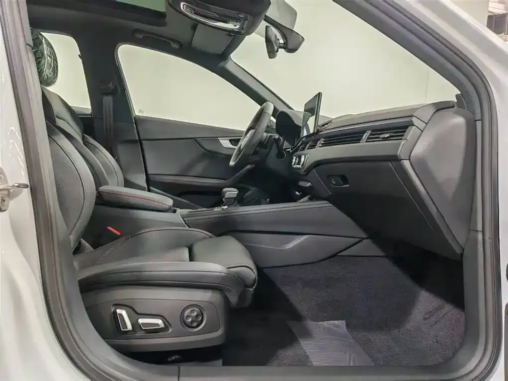 Audi A4L 2025 из CN, фото 7