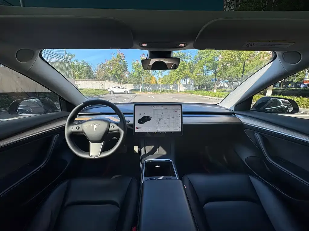 Tesla Model 3 — фото 9