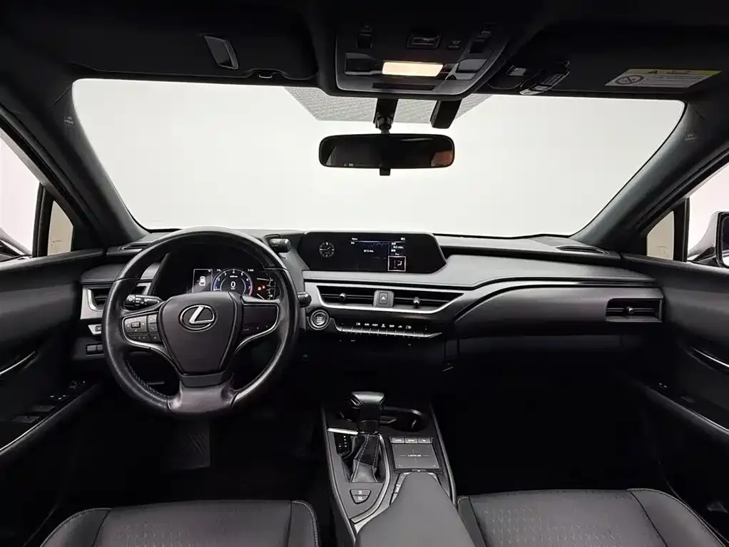 Lexus UX — фото 4