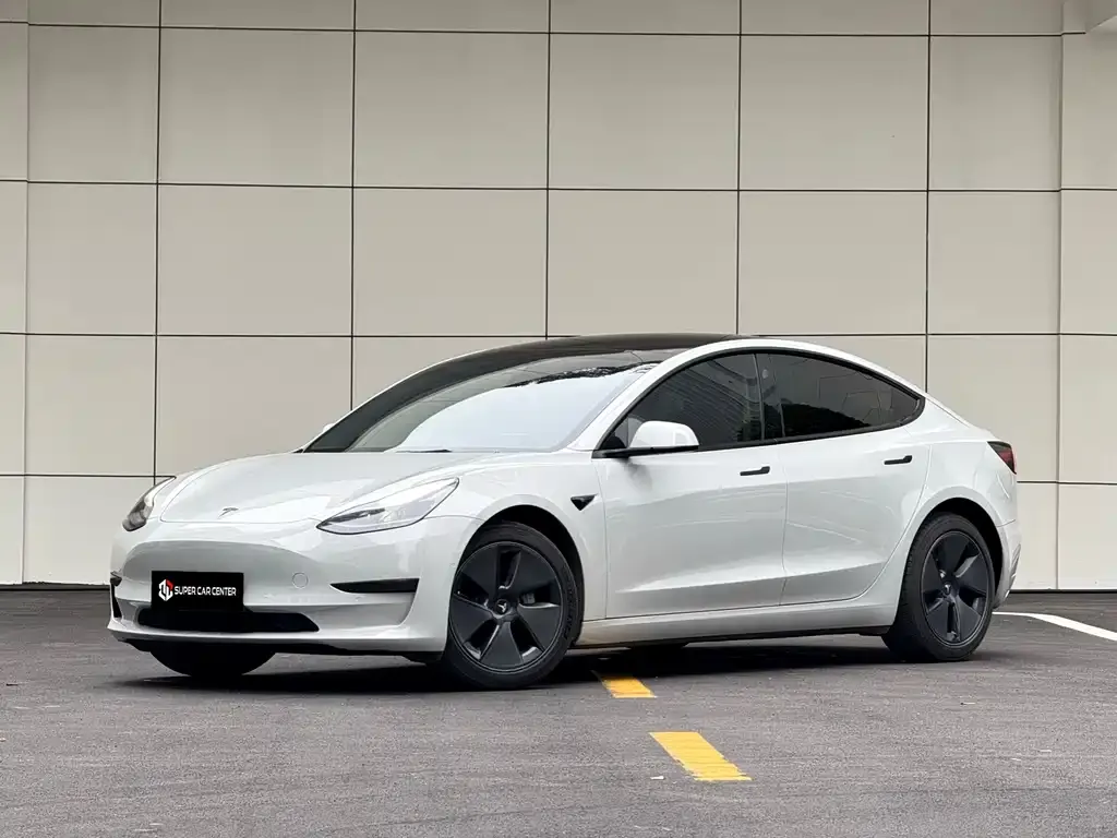Tesla Model 3 — фото 1