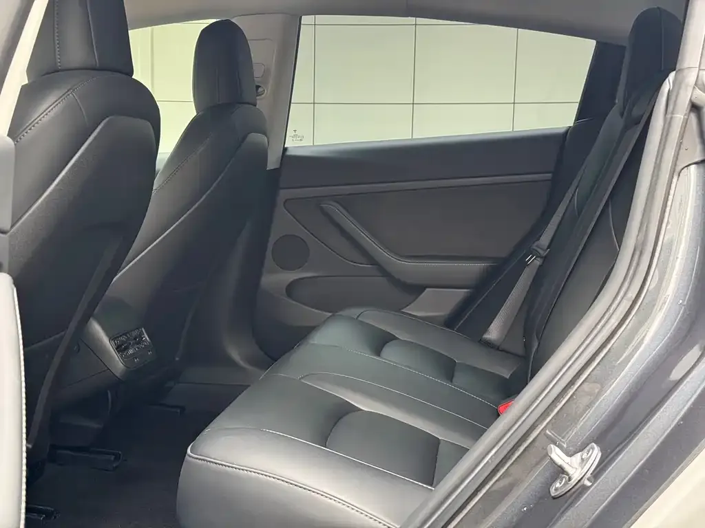Tesla Model 3 — фото 10