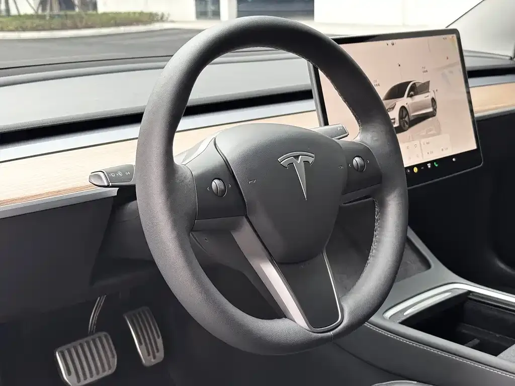 Tesla Model 3 — фото 8