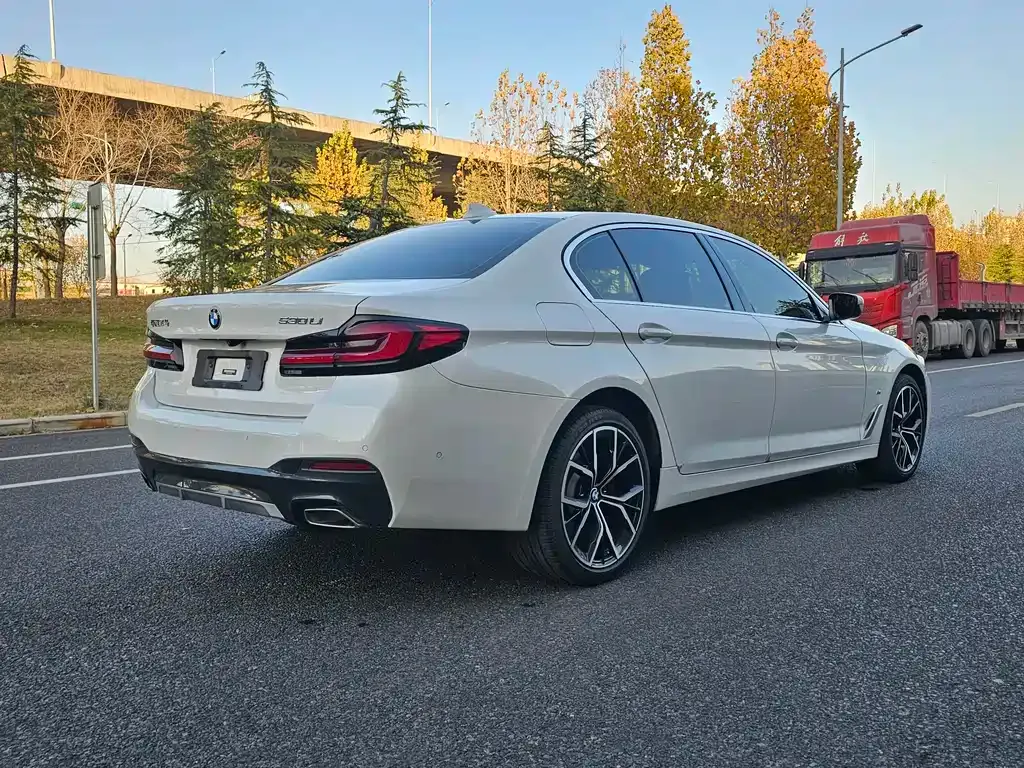 BMW 5 Series — фото 5