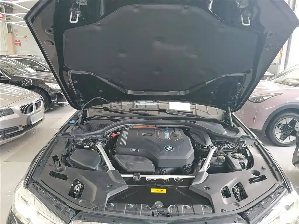 BMW 5 Series New Energy — фото 10