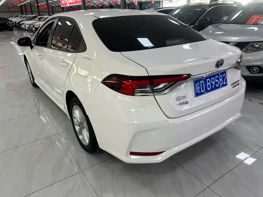 Toyota Corolla — фото 6