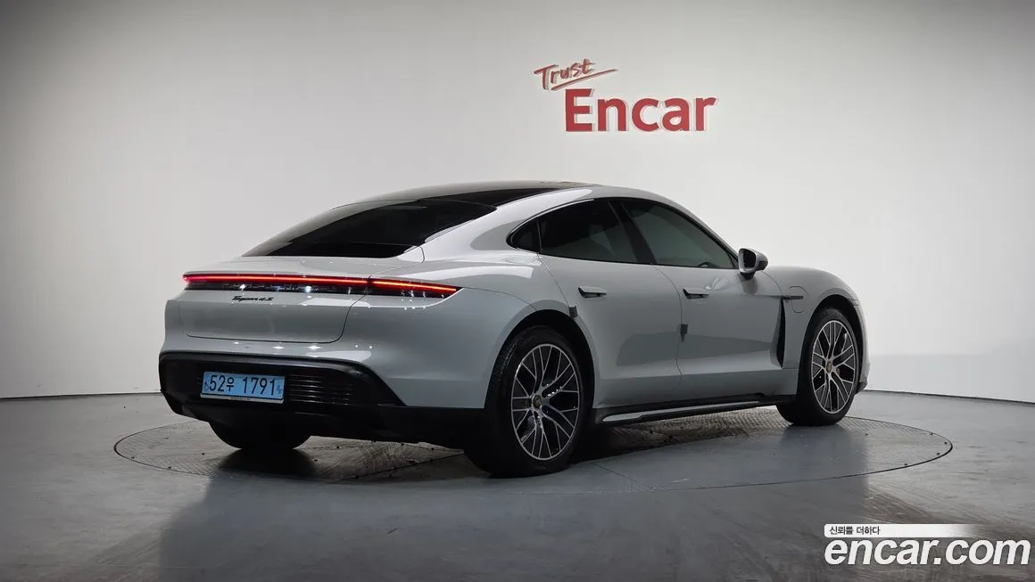 Porsche Taycan 2021 из KR, фото 2