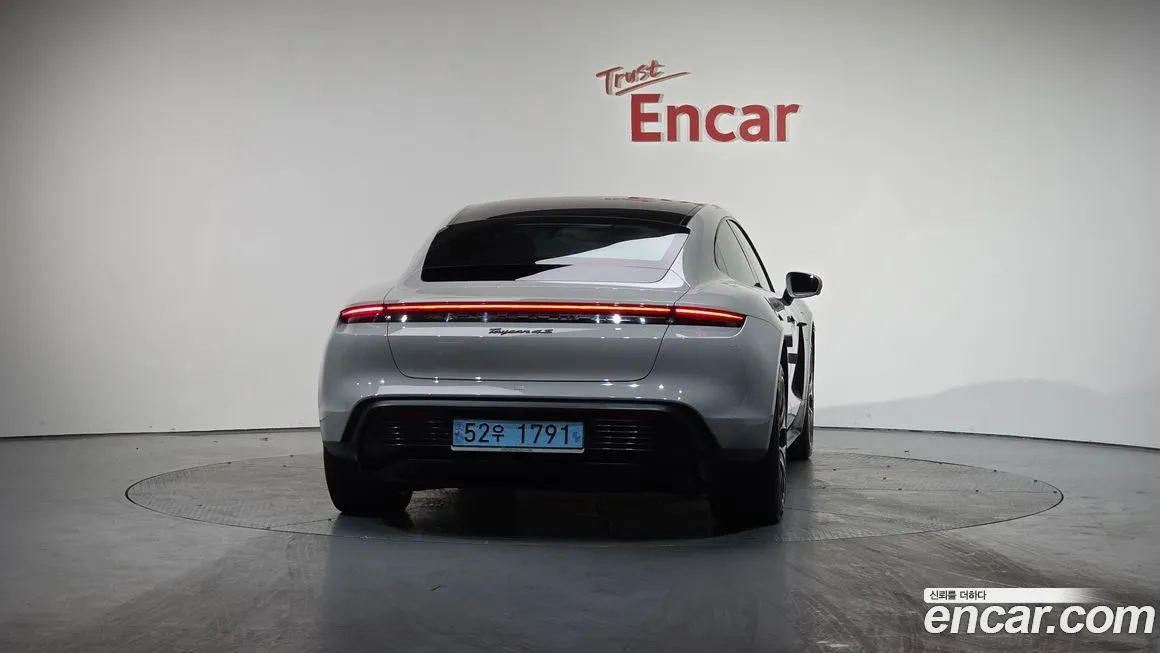 Porsche Taycan 2021 из KR, фото 4