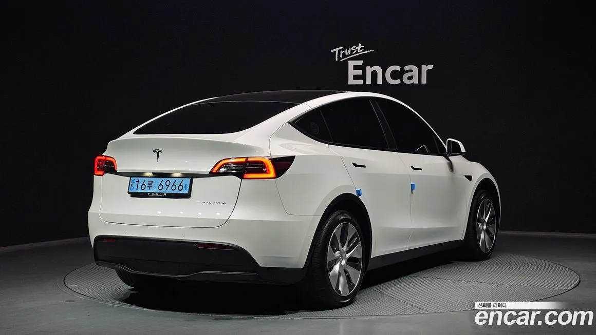 Tesla Model Y 2021 из KR, фото 2