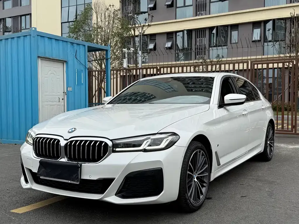 BMW 5 Series — фото 1