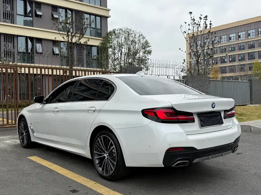 BMW 5 Series — фото 4