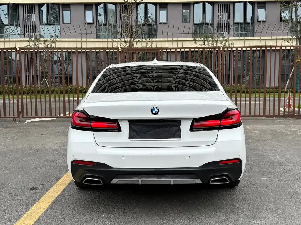 BMW 5 Series — фото 5