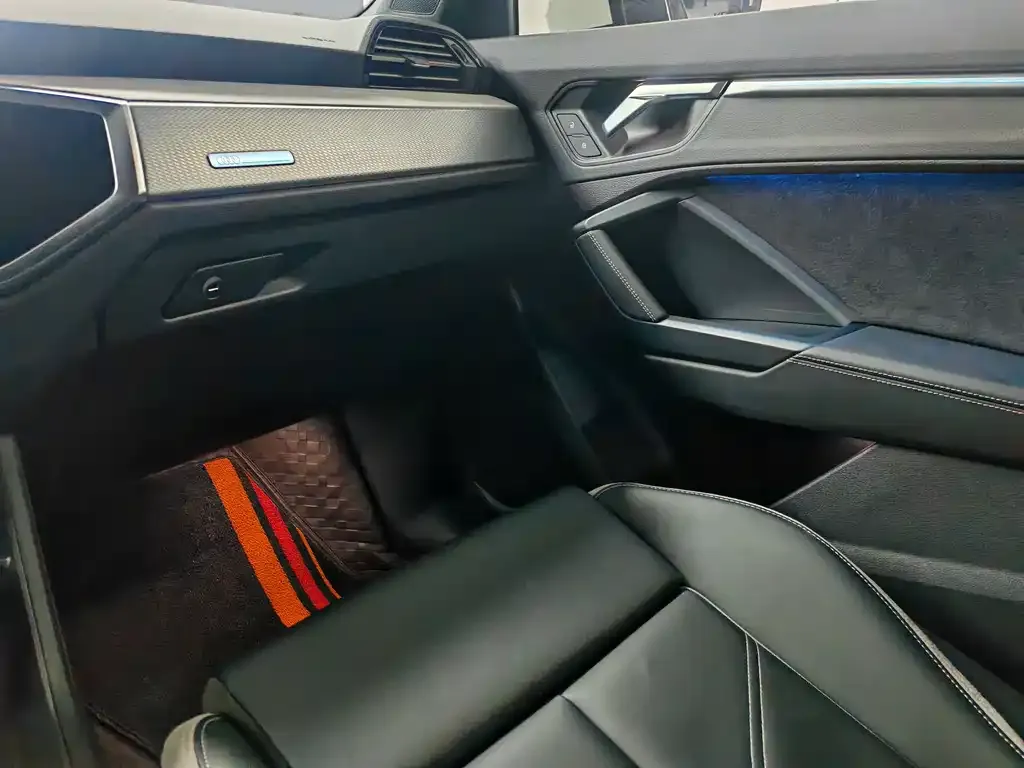 Audi Q3 2024 из CN, фото 8