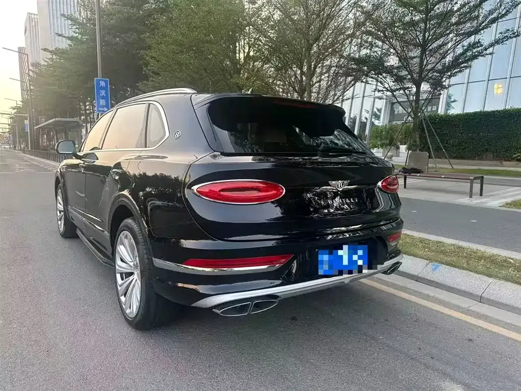 Bentley Bentayga 2023 из CN, фото 10