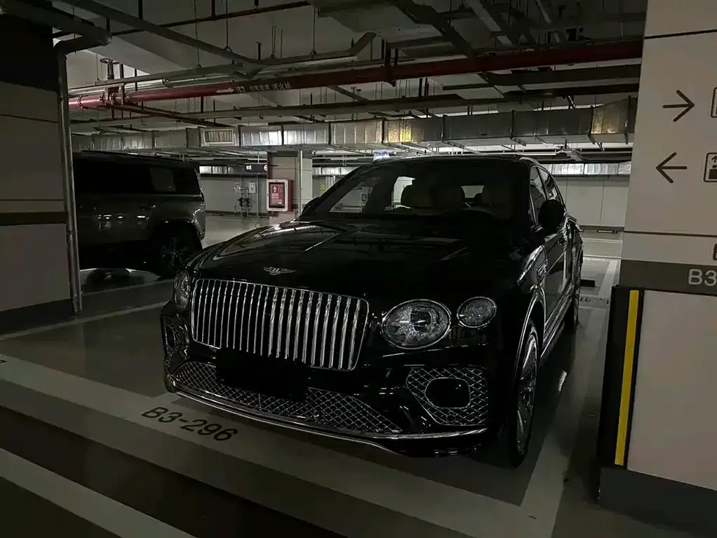 Bentley Bentayga 2023 из CN, фото 5
