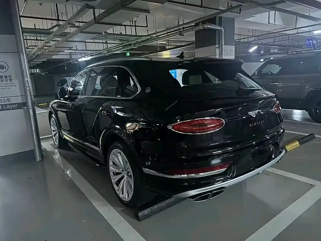 Bentley Bentayga 2023 из CN, фото 9